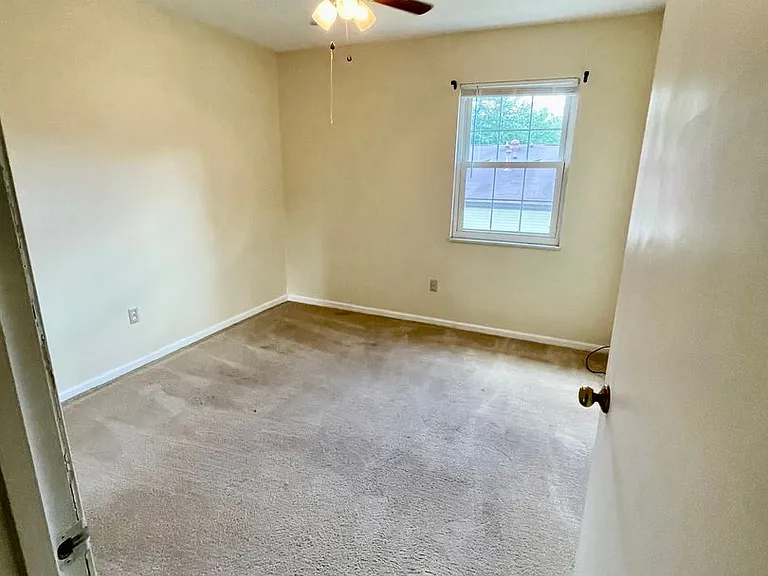 257 University Dr #2 — Photo 12