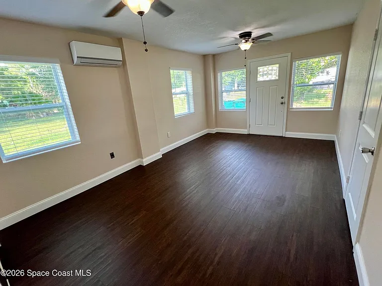 175 NW Valencia Rd — Photo 14