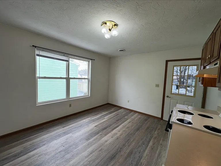 262 3rd St #2 — Photo 3