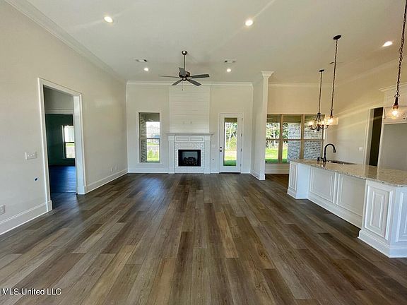 3rd image of 214 Baleigh Dr