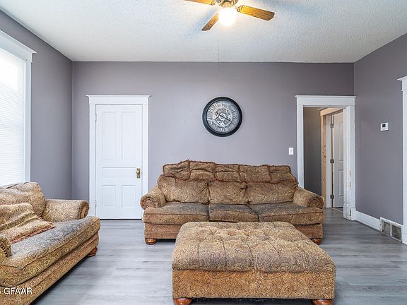 4th image of 509 Pleasant Ave