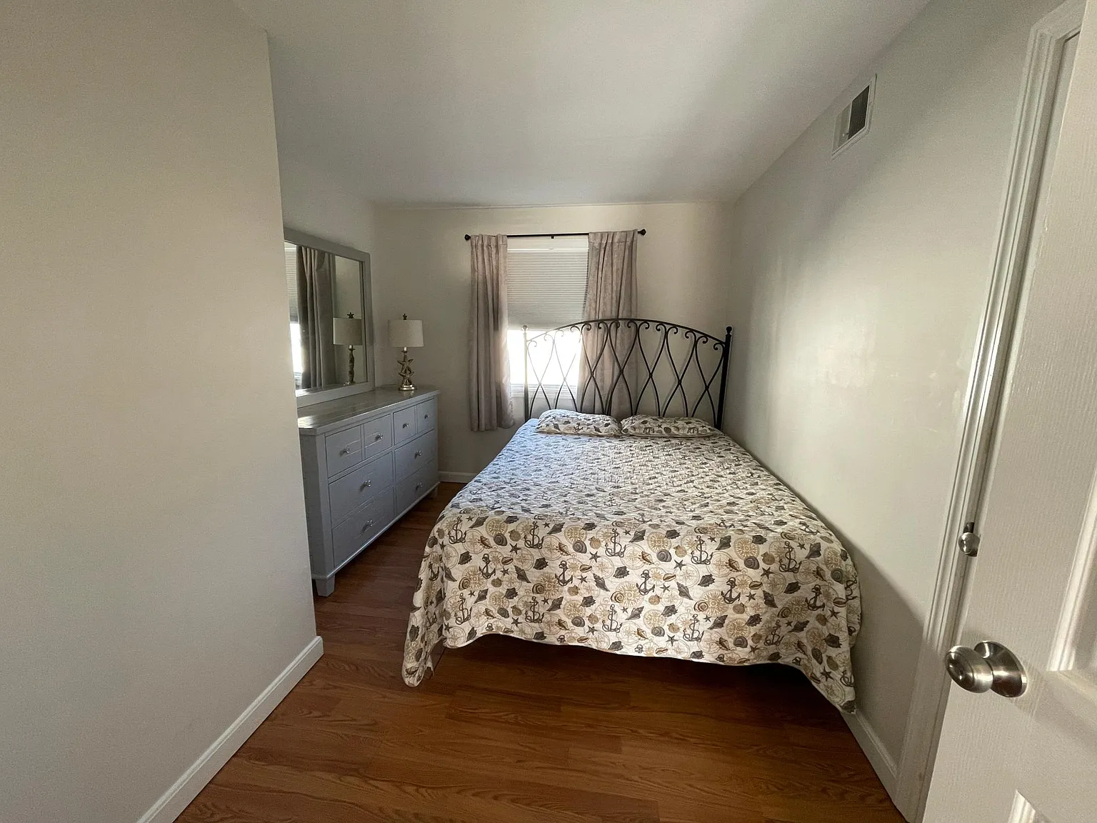 3 bed, 884 sqft, $1,675 — Photo 4