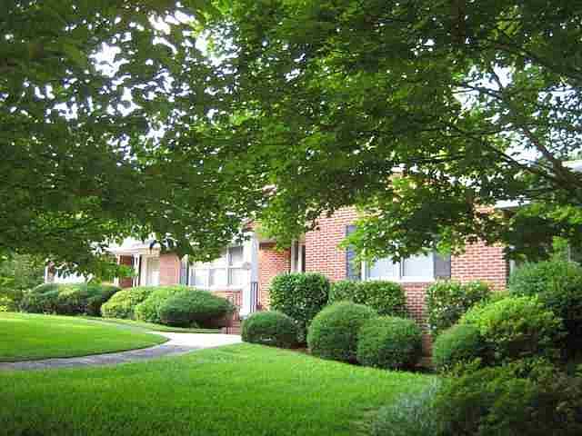 2nd image of 102 Pinetree Cir