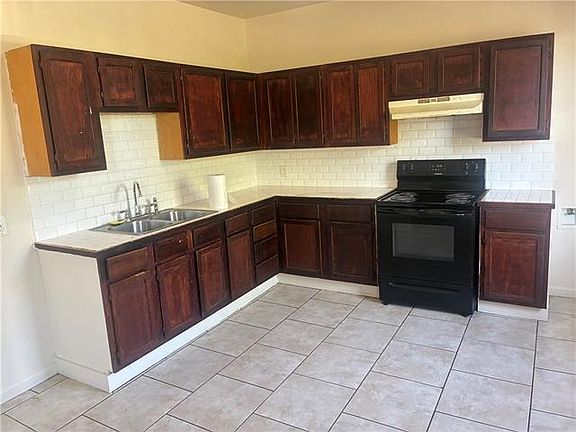 4th image of 2318 Amelia St