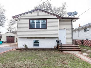986 Broadway, Westbury, NY 11590