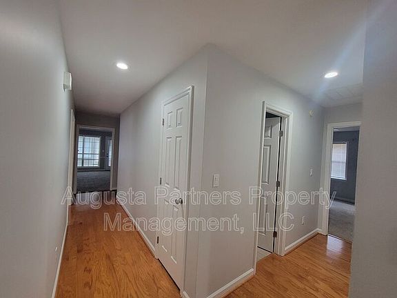4th image of 2910 Pointewest Dr