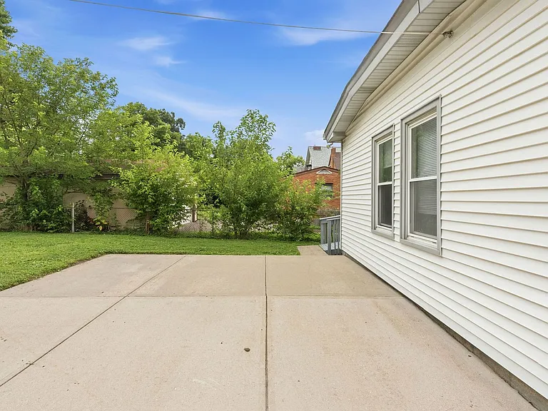 3713 Frances Ave — Photo 50