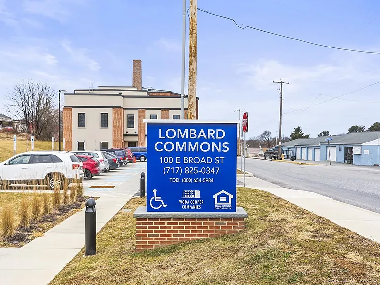 Lombard Commons — Photo 1