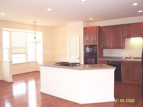 4th image of 856 Rockford Sq NE