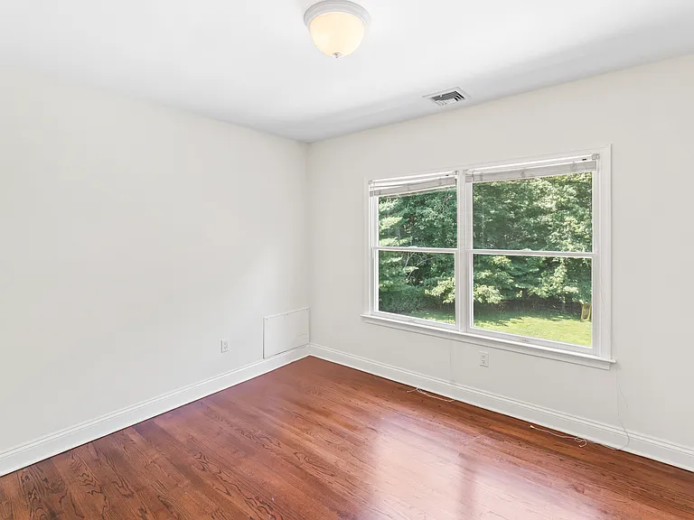 368 Hoyt St — Photo 45