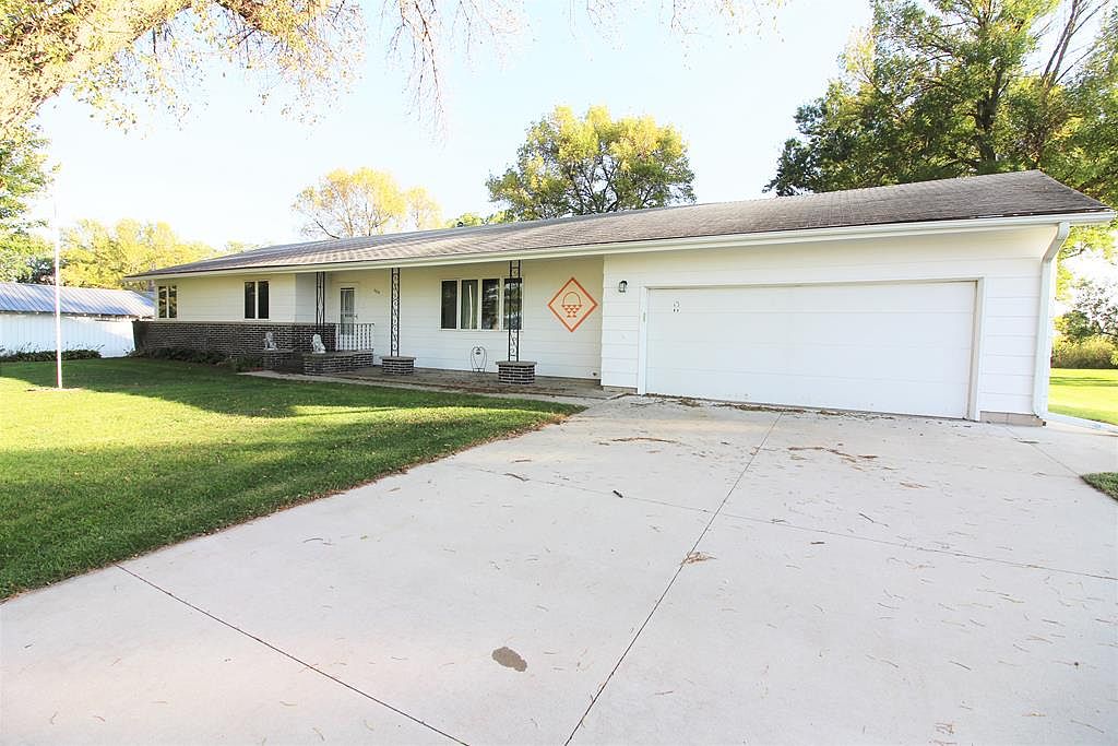 735 Main St, Farnhamville, IA 50538 Zillow