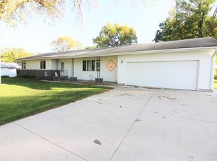 735 Main St, Farnhamville, IA 50538