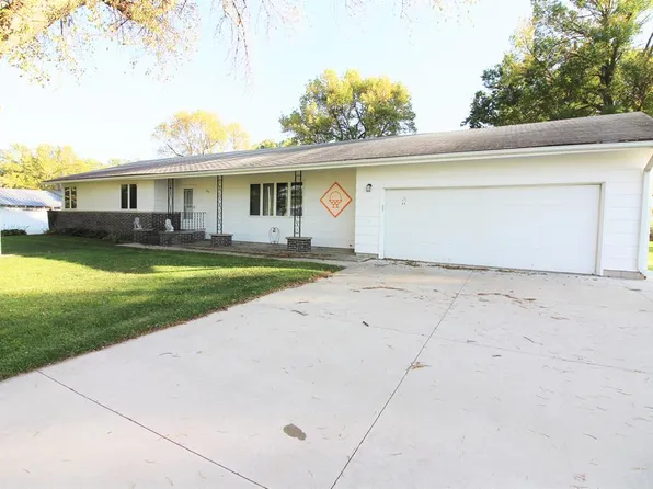 735 Main St, Farnhamville, IA 50538