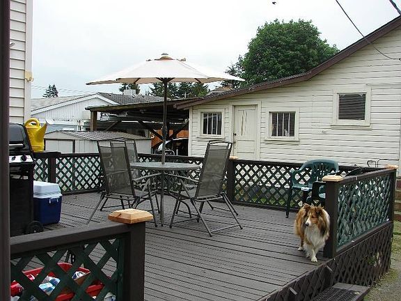 Entertainment sized deck