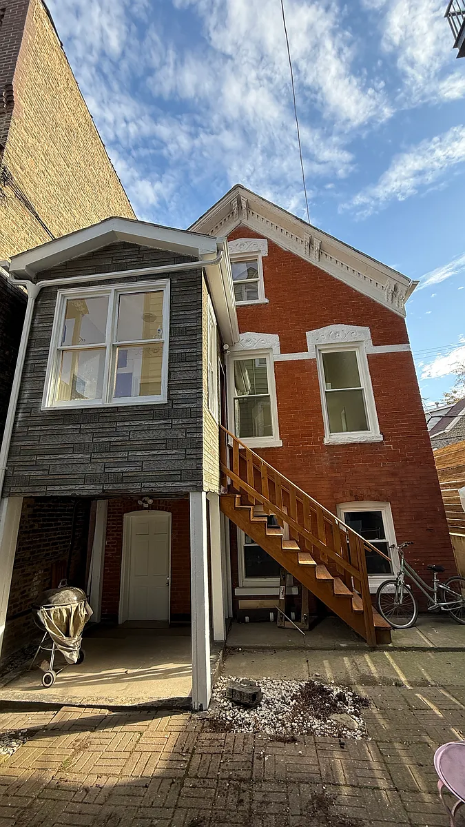 Building Photo - 2037 N Damen Ave #CH