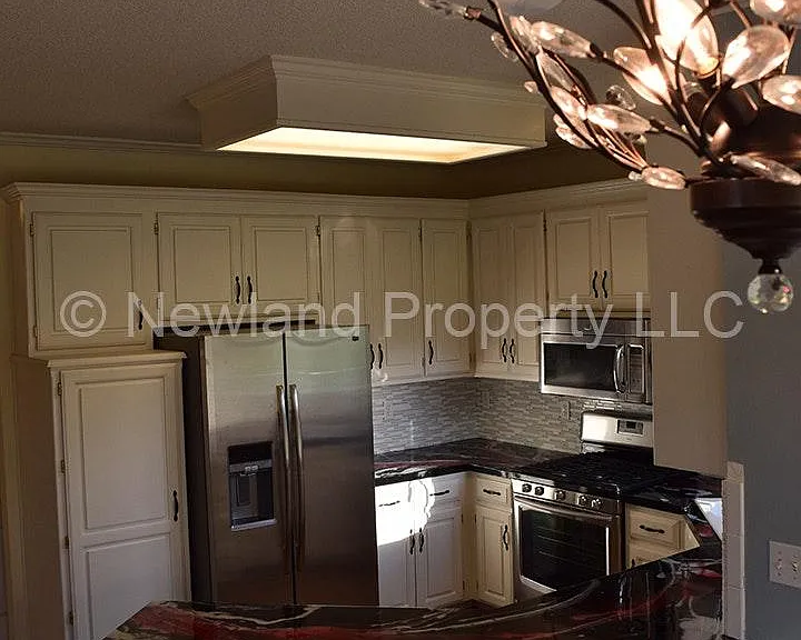 14306 S Summit Ct — Photo 10