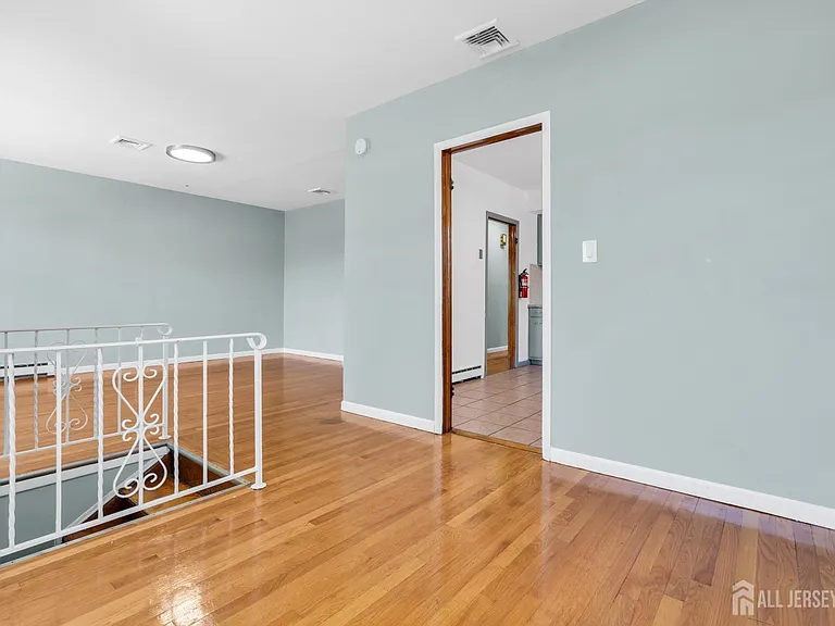 287 E Smith St — Photo 32