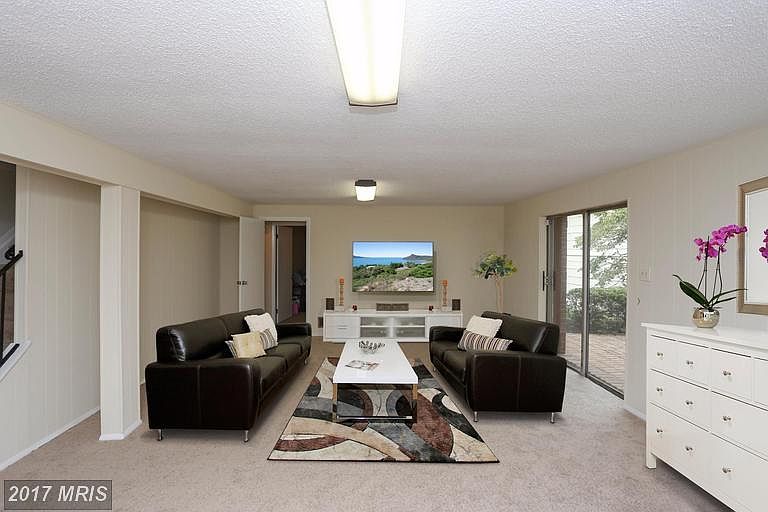  Updated Entertaining Space