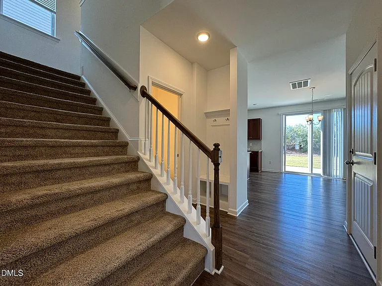 913 Briar Gate Dr — Photo 7