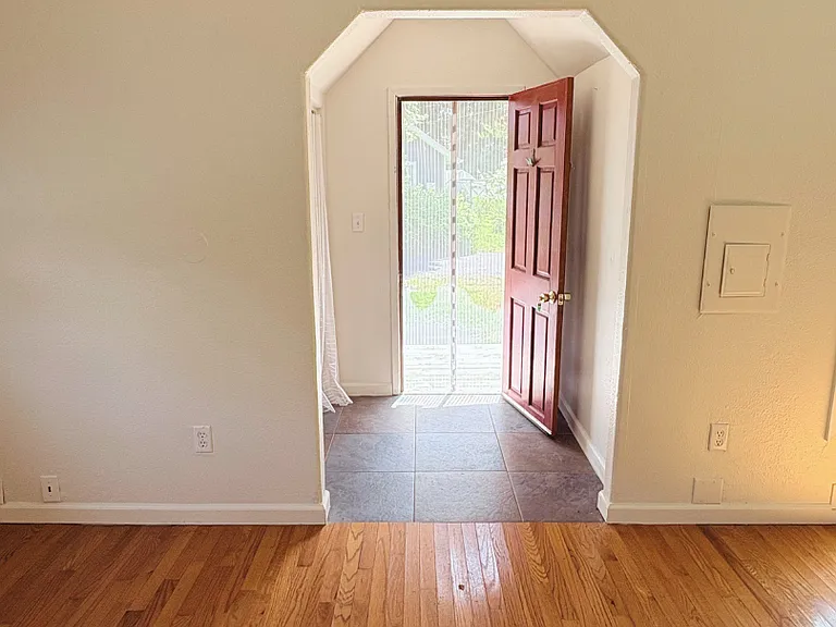 6239 SW Jetty Ave — Photo 3