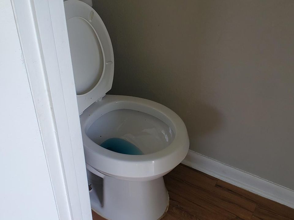 1st floor 1/2 bath