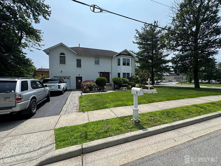 5 Hollywood St — Photo 1