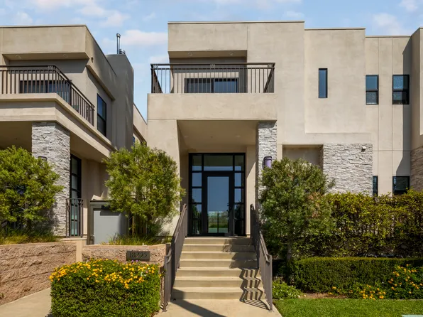 18725 Redwing St, Tarzana, CA 91356