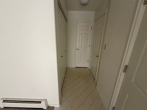 4th image of 976 Yorkshire Ct
