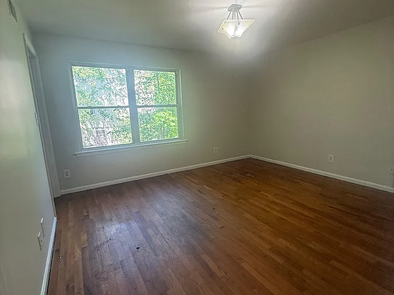 285 S 6th St #1F — Photo 3
