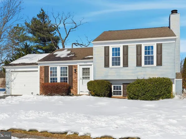1360 Wandering Way, Harrisburg, PA 17110