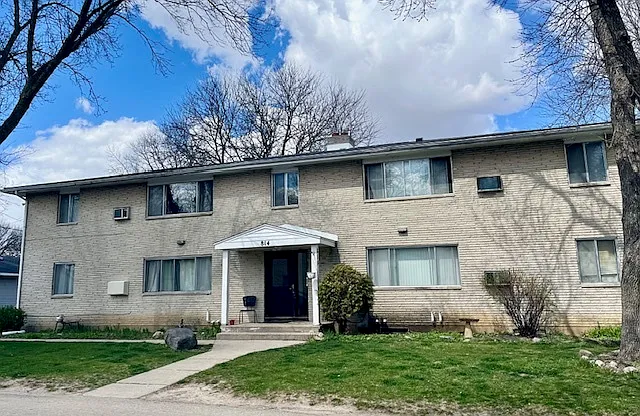 806-822 Mayfair Avenue — Photo 3