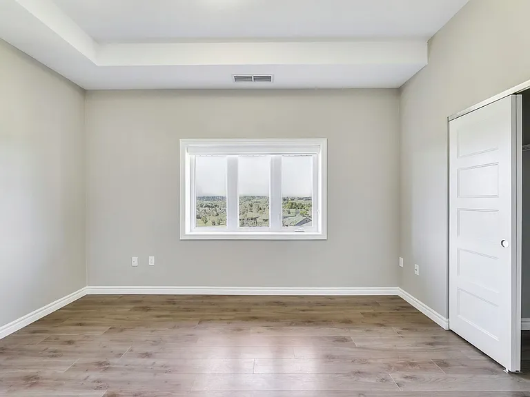 325 Lakeview Dr — Photo 14