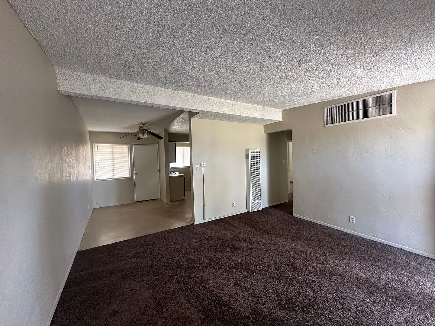 Modern 2-Bedroom Apartment with Garage Convenient Living! — Photo 3