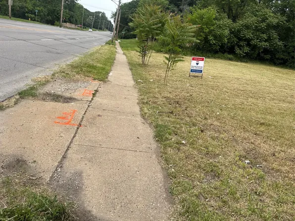 2415 Hickman Rd, Des Moines, IA 50310