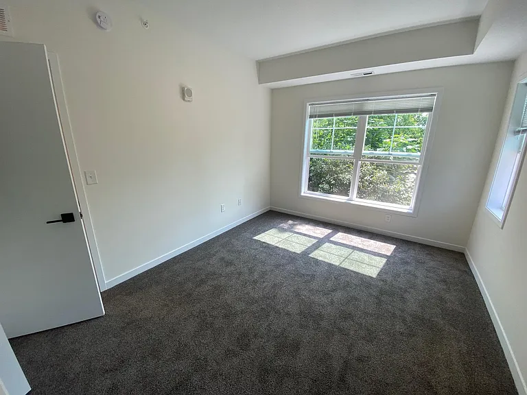 2212 W Stewart Ave #6 — Photo 12