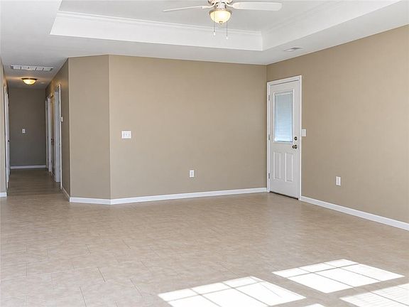 2nd image of 609 W Market St