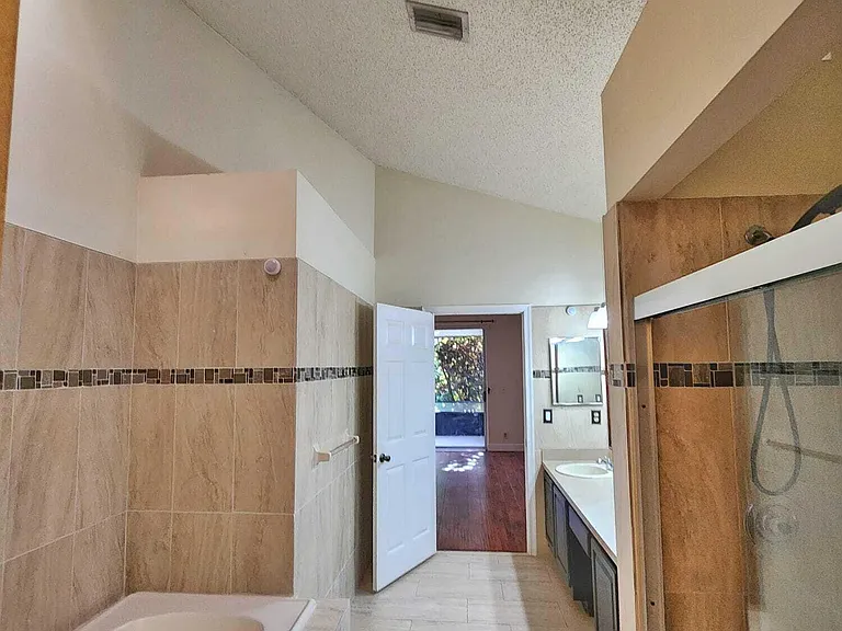7705 Forest Green Ln — Photo 24
