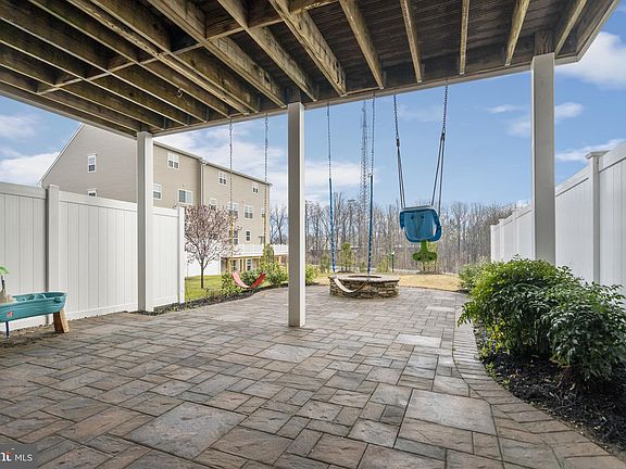 4th image of 82 Backstretch Way