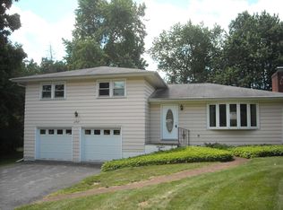 41 Lakeview Rd, Poughkeepsie, NY 12603