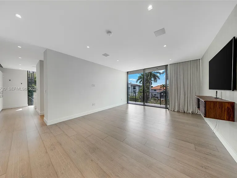 N Hibiscus Dr — Photo 29