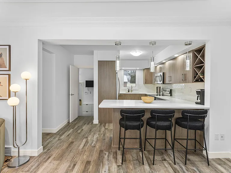 639 Brock St #639 — Photo 7