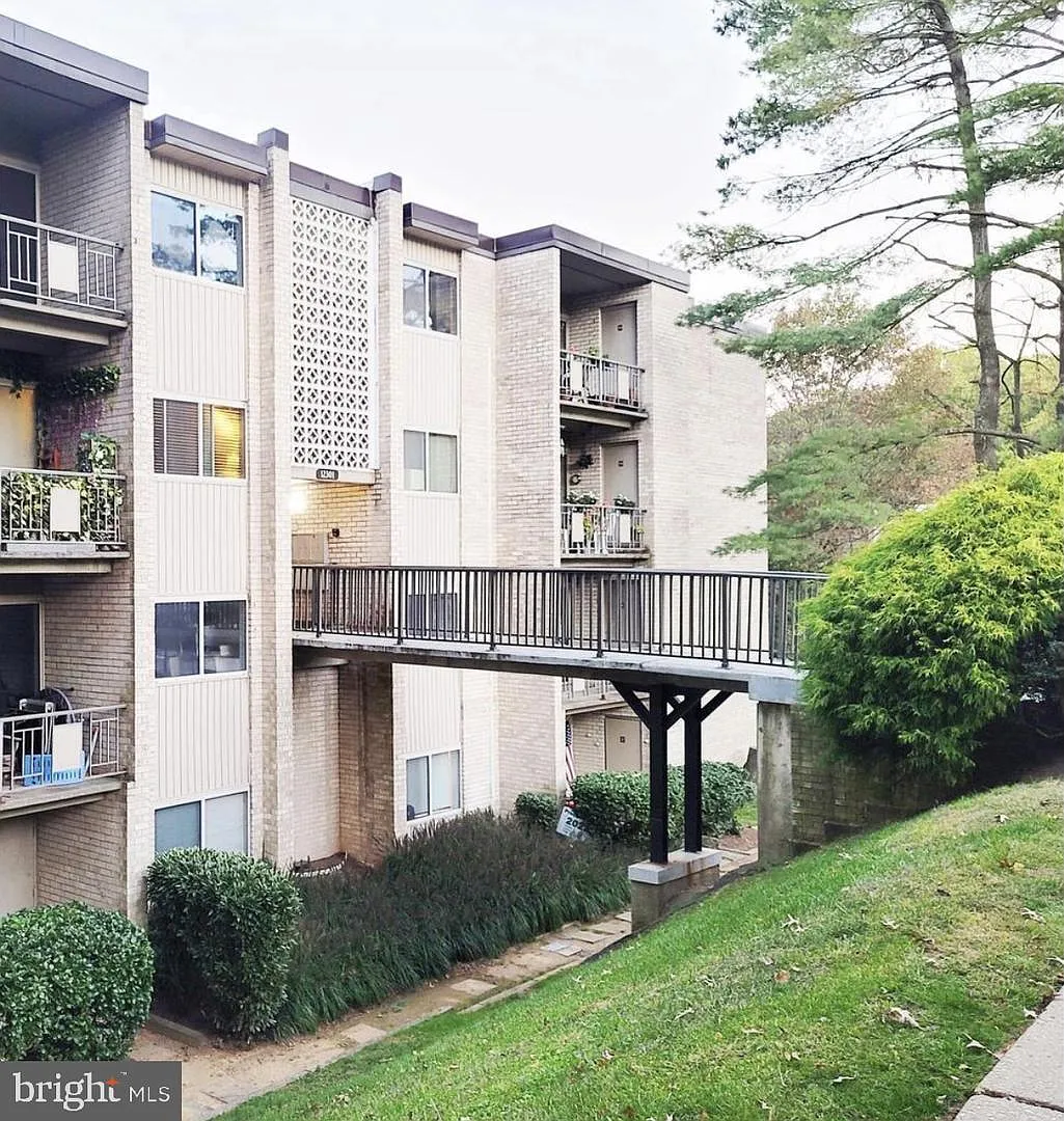 2 bed, 1.0 bath, 922 sqft, $2,150 — Photo 1