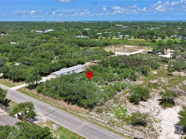 1032 San Antonio St, Rockport, TX 78382