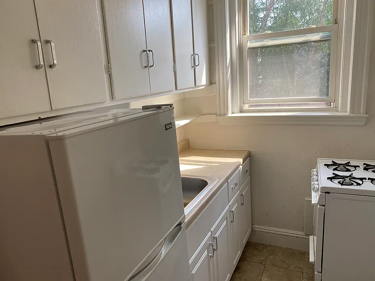 172 Maple St #109 — Photo 6