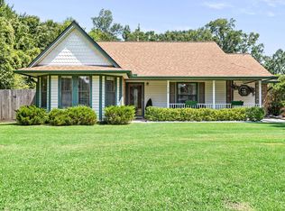 710 Red Oak Dr, Orange, TX 77632