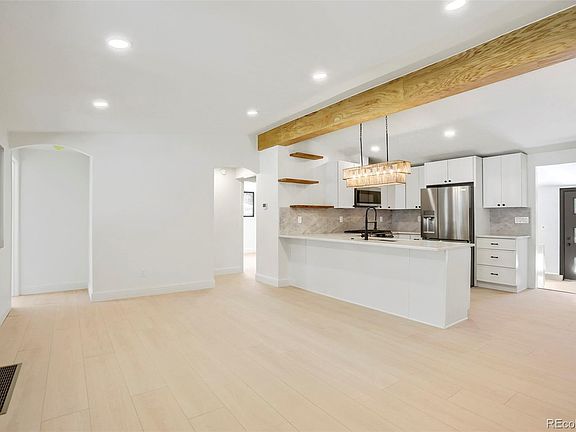 3rd image of 620 E Grand Avenue