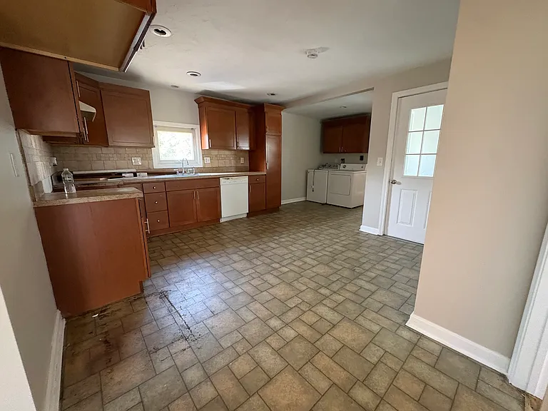 25 Coburn Ave #2.2 — Photo 5