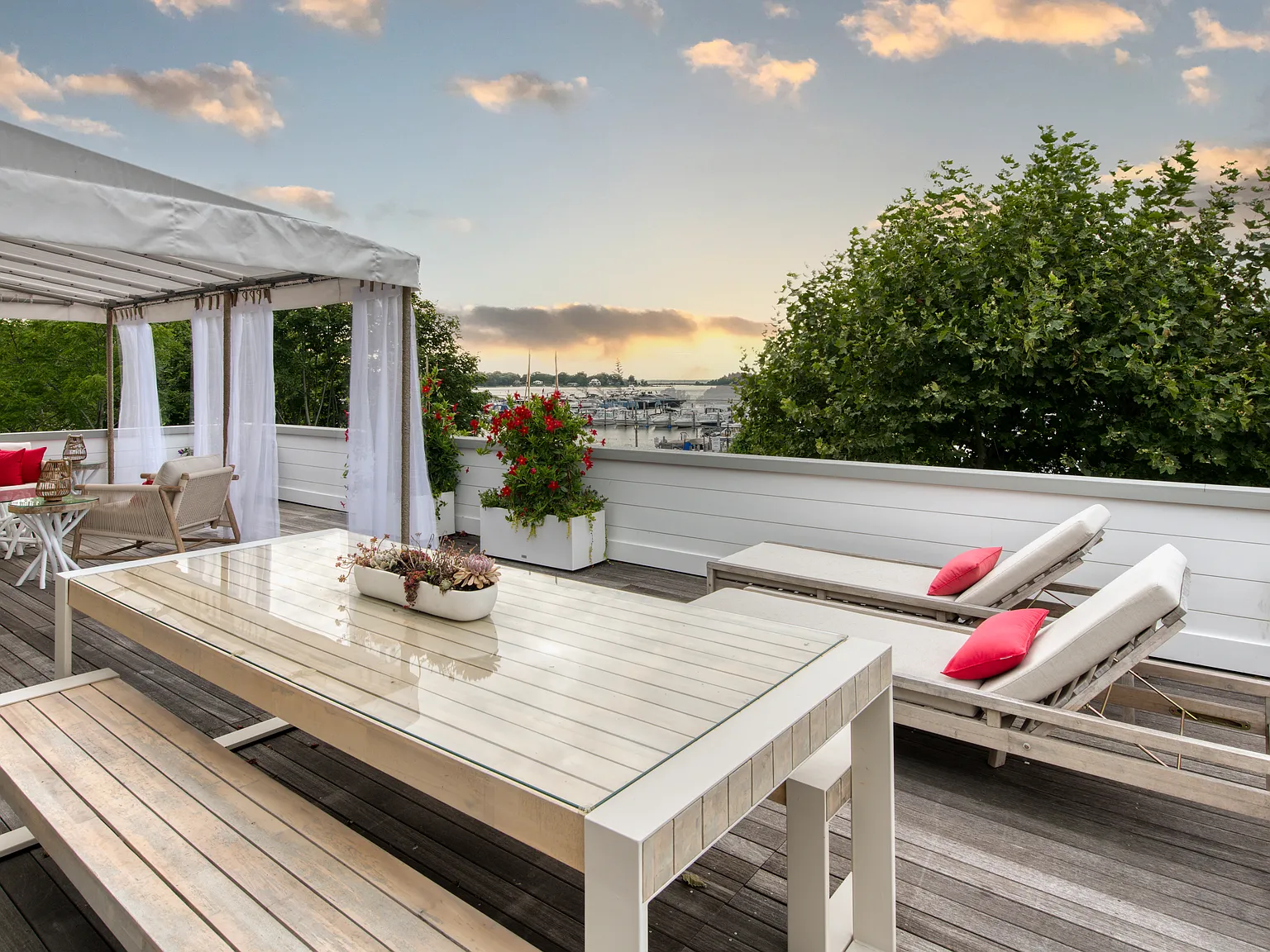 Waterfront Village Penthouse Townhome with 2 Large Decks — Photo 2