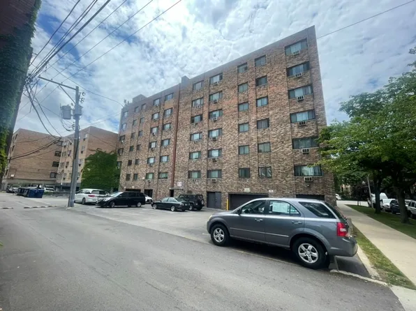 Live the Lakefront Dream at North Shore Apartments