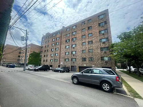 Live the Lakefront Dream at North Shore Apartments Photo 1